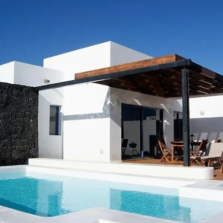 Miramar C8 With Private Heated Pool Wifi Air-conditioning Villa Playa Blanca (Lanzarote)